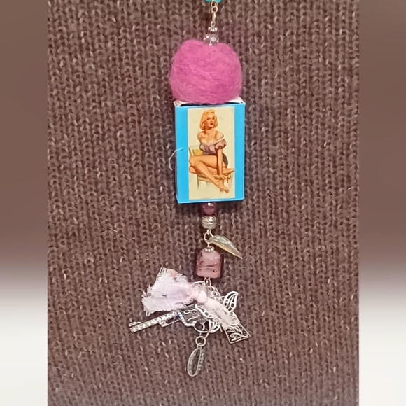 Handmade Necklace: - Picture 2 of 7